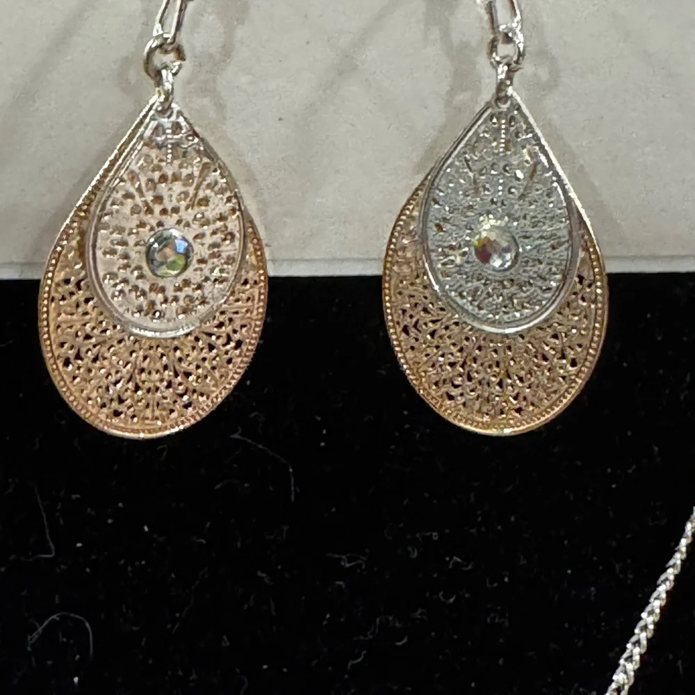 Lauren Conrad Necklace & Earrings Set – Silver Tone / Rose Gold Tone - Picture 3 of 7